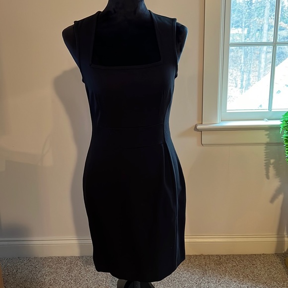Black square neck form-fitting dress by Banana Republic. Sz 4P - Picture 2 of 5